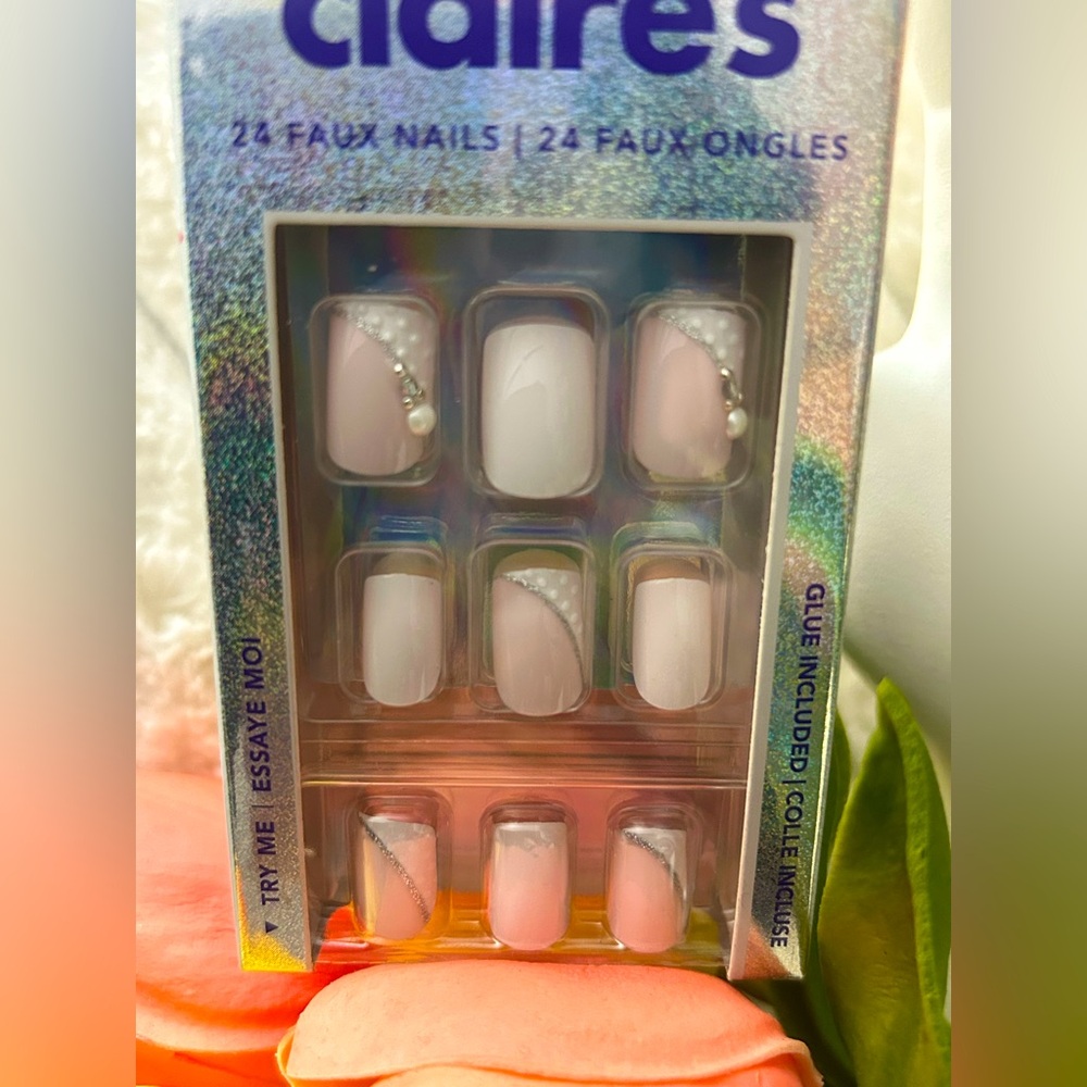 Claire's Elegant Pink and Silver Faux Nail Set
